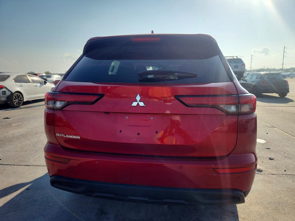 2022 Mitsubishi Outl es
