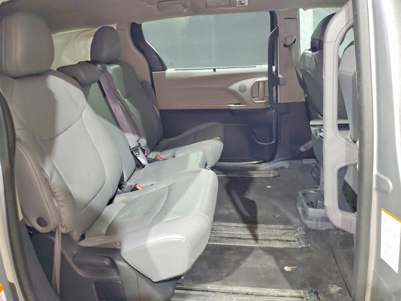 2024 Toyota Sienna xle 8-passenger