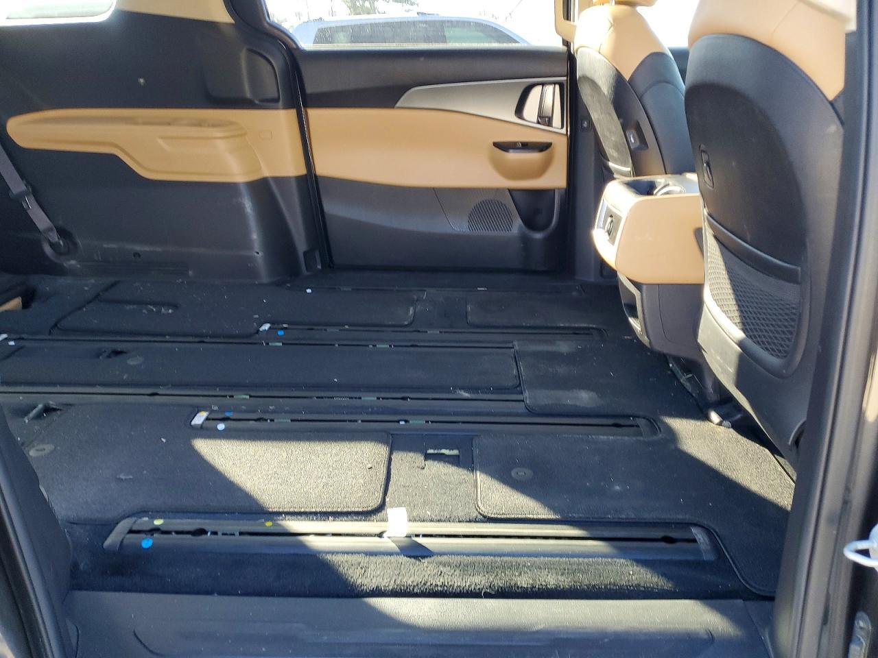 2024 KIA Carnival lx