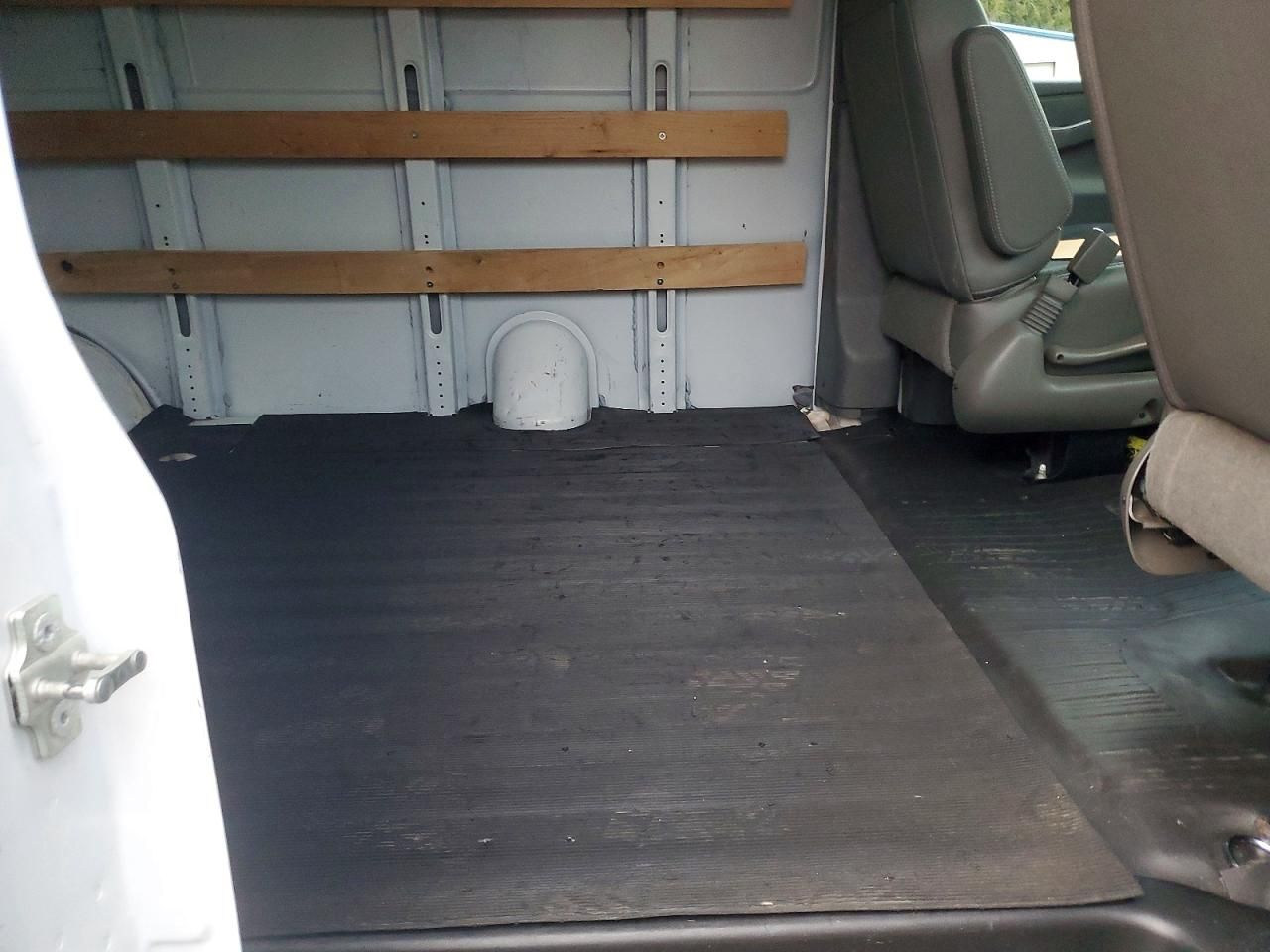 2017 GMC Savana 2500 Cargo Delivery Van