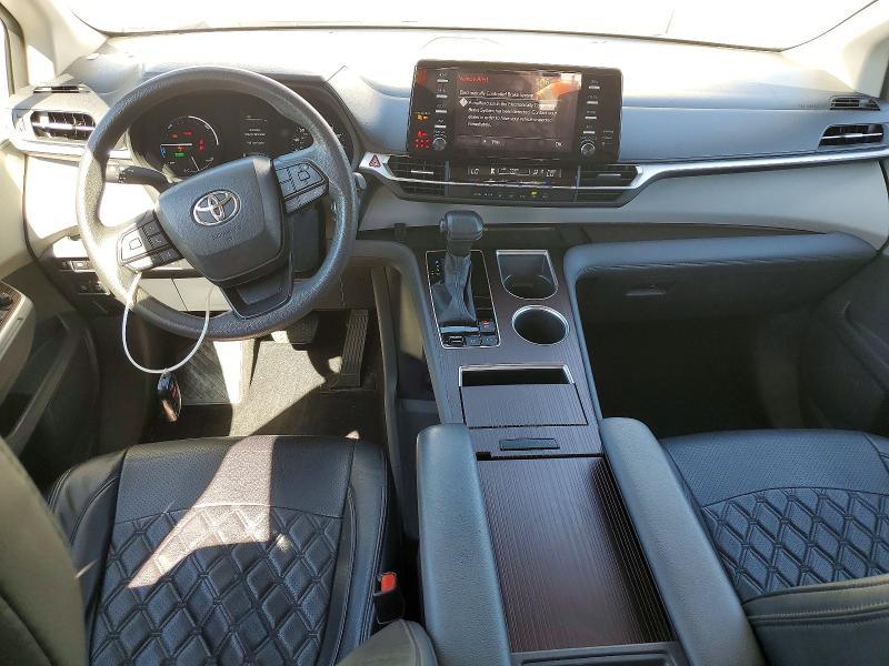 2023 Toyota Sienna le 8-passenger