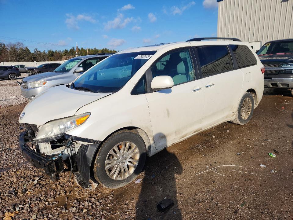 2016 Toyota Sienna xle 8-passenger