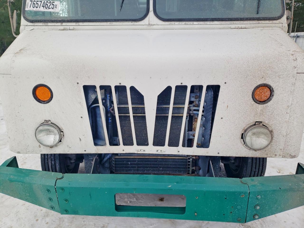 2015 Freightliner MT 45G Chassis Delivery Truck