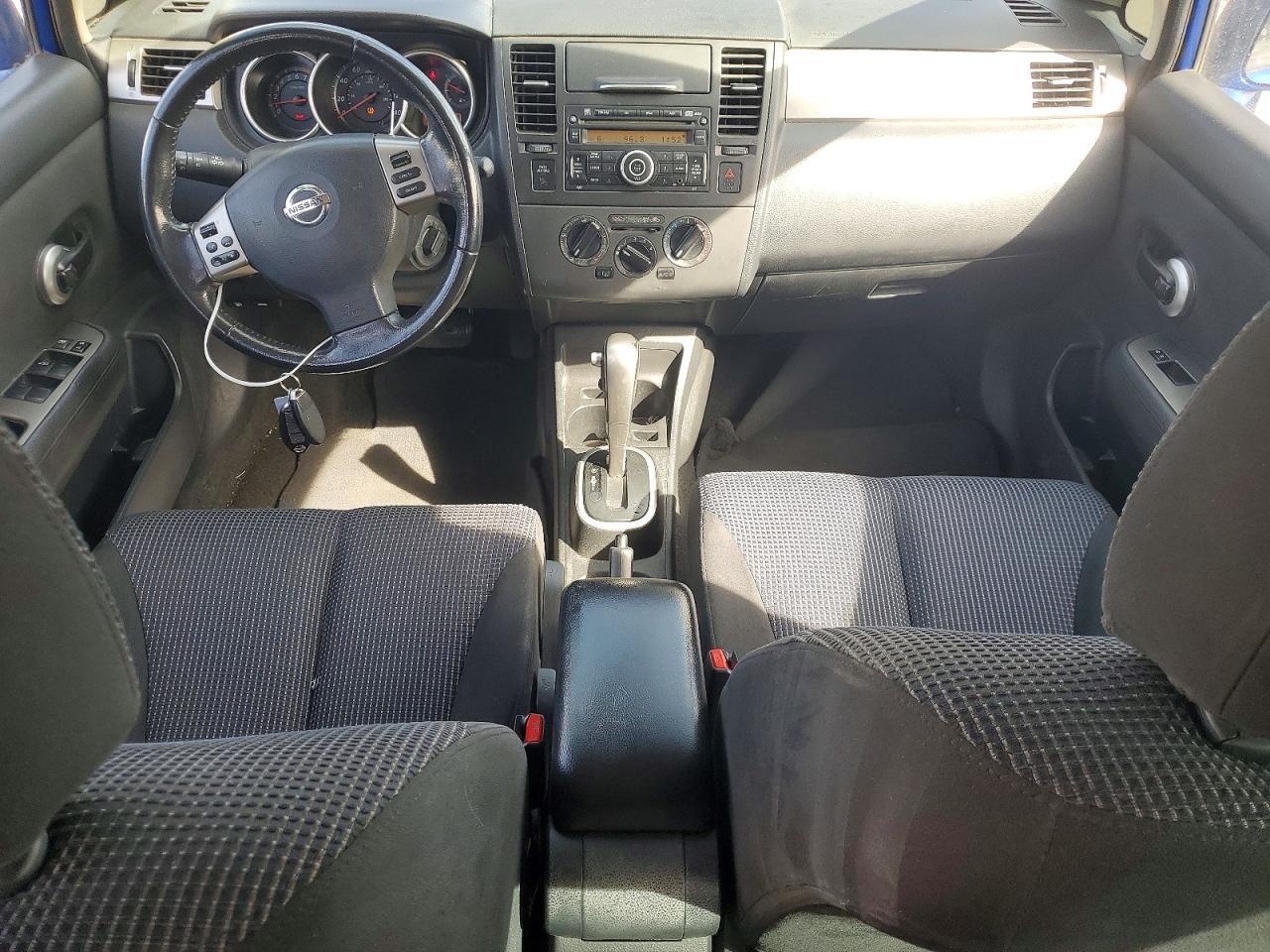 2010 Niss Versa s