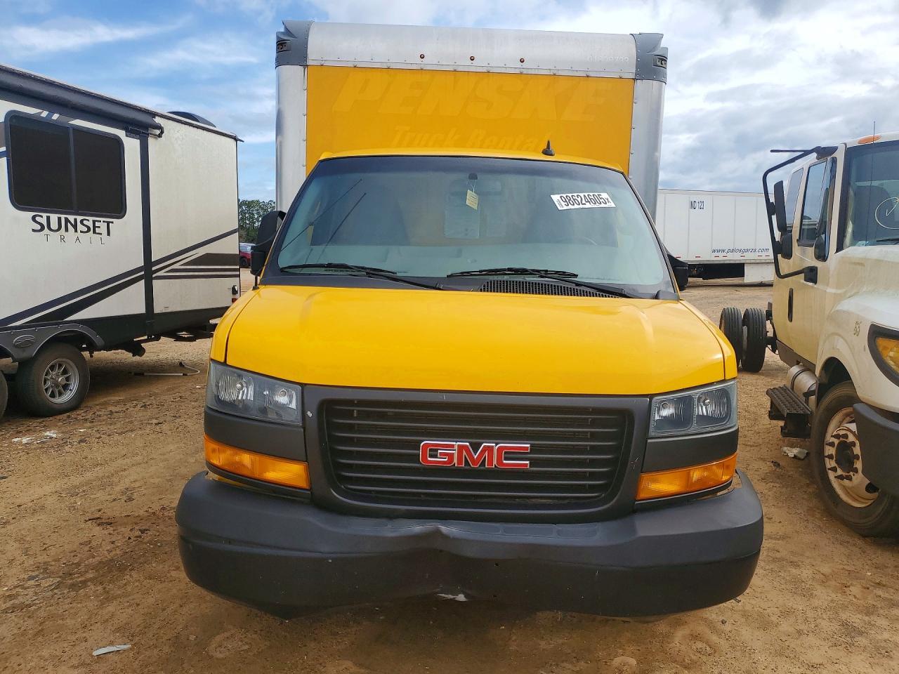 2023 GMC Savana BOX Truck