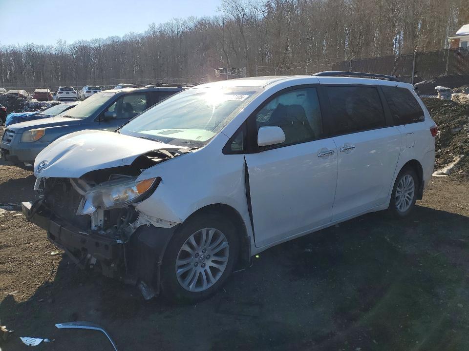 2016 Toyota Sienna xle