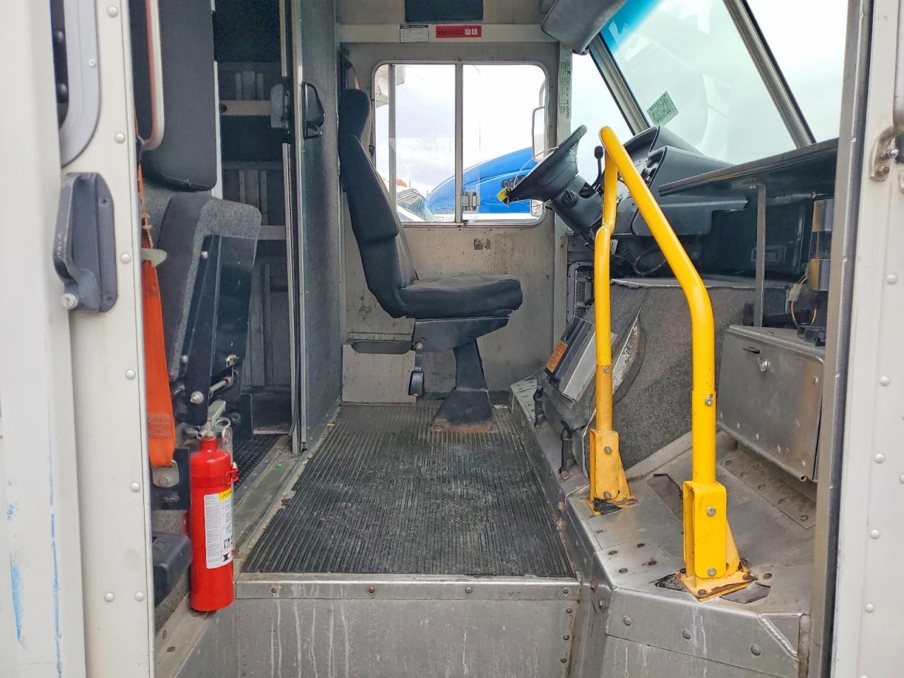 2008 Ford E450 Delivery Truck