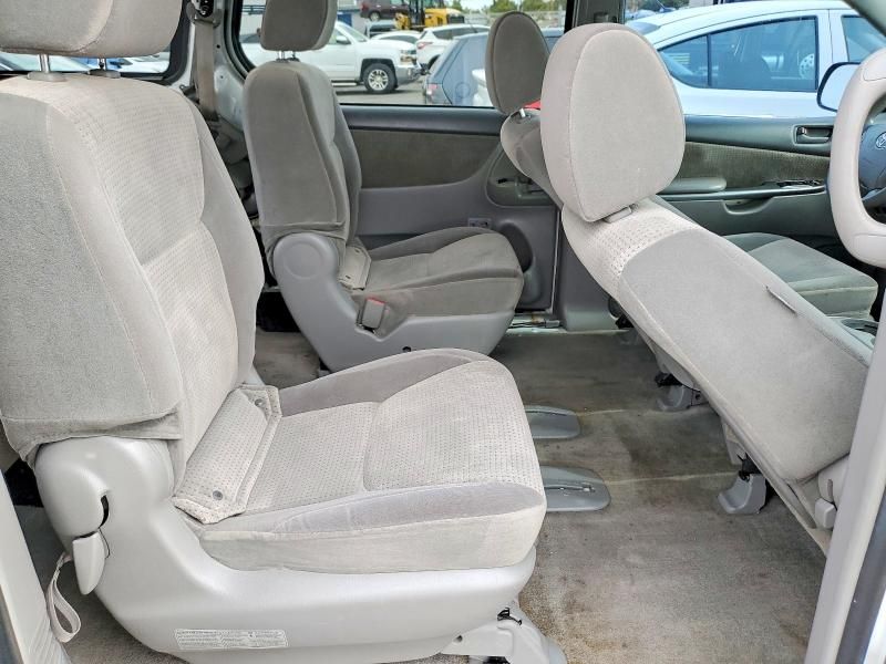 2010 Toyota Sienna ce