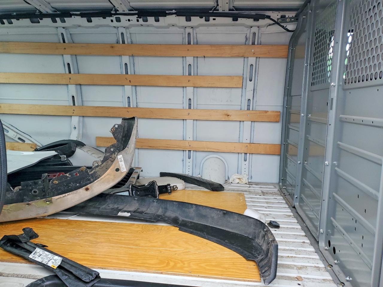 2015 GMC Savana 2500 Delivery van