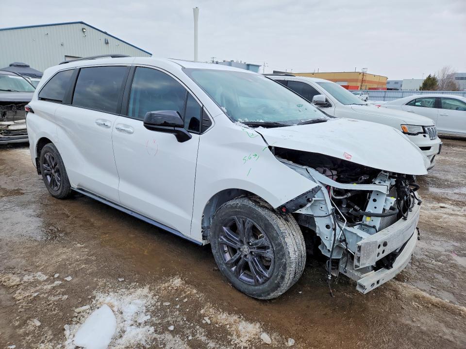 2024 Toyota Sienna le