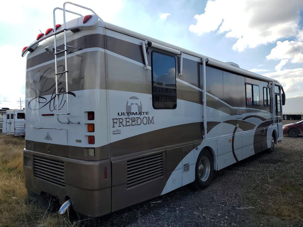 1999 Freigliner Chassis X Line Motor Home