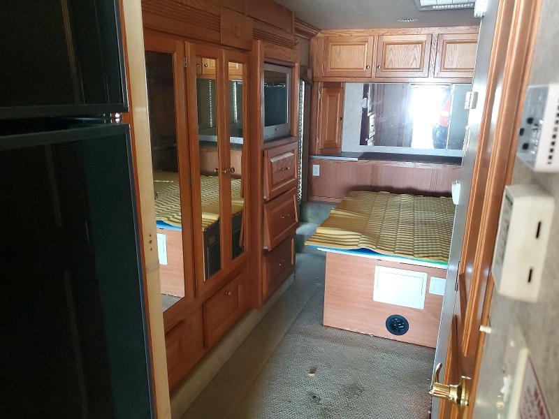 2005 Freightliner Chassis x Line Motor Home