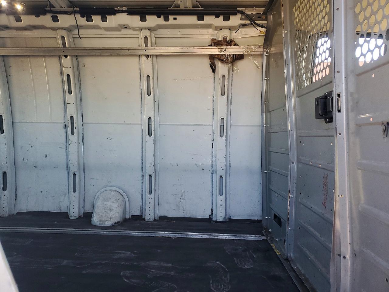 2017 Chevrolet Express Cargo 3500 1