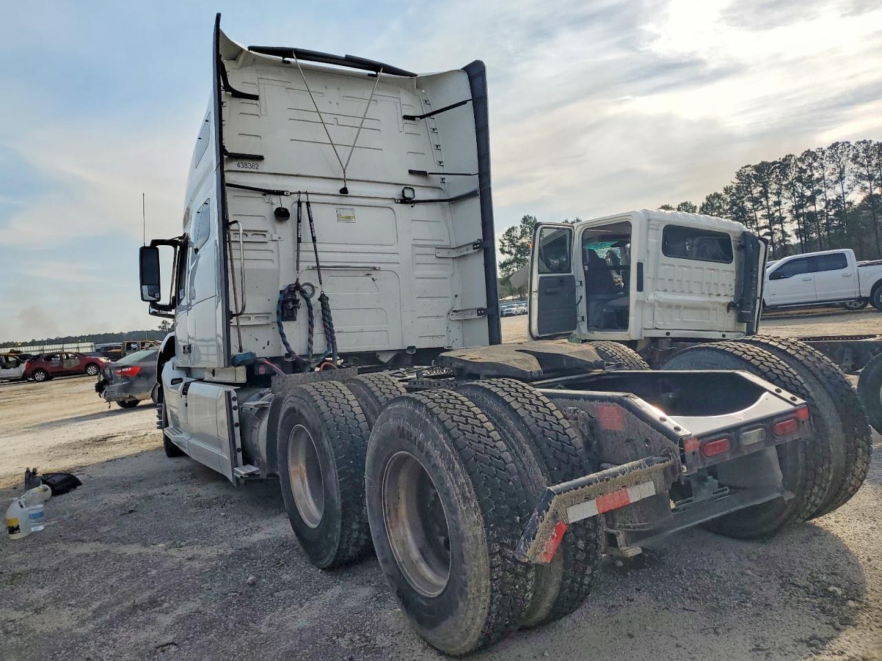 2022 Volvo VNL Semi Truck