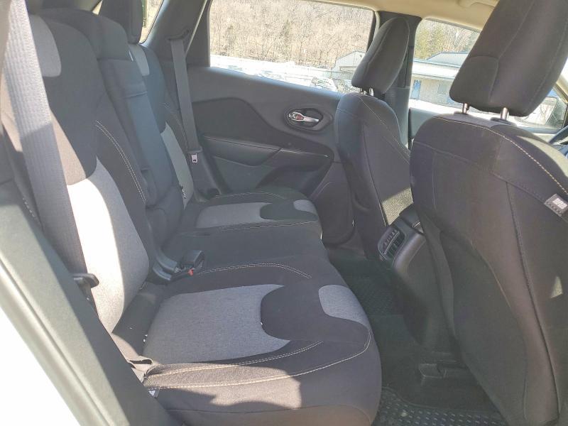 2016 Jeep Cherokee Sport