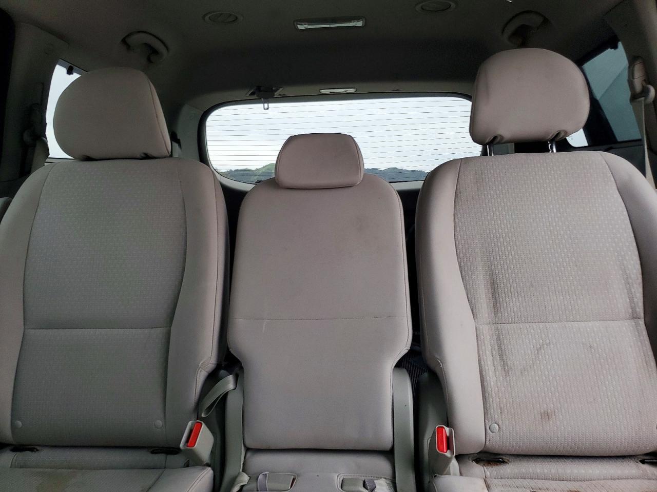 2016 KIA Sedona lx