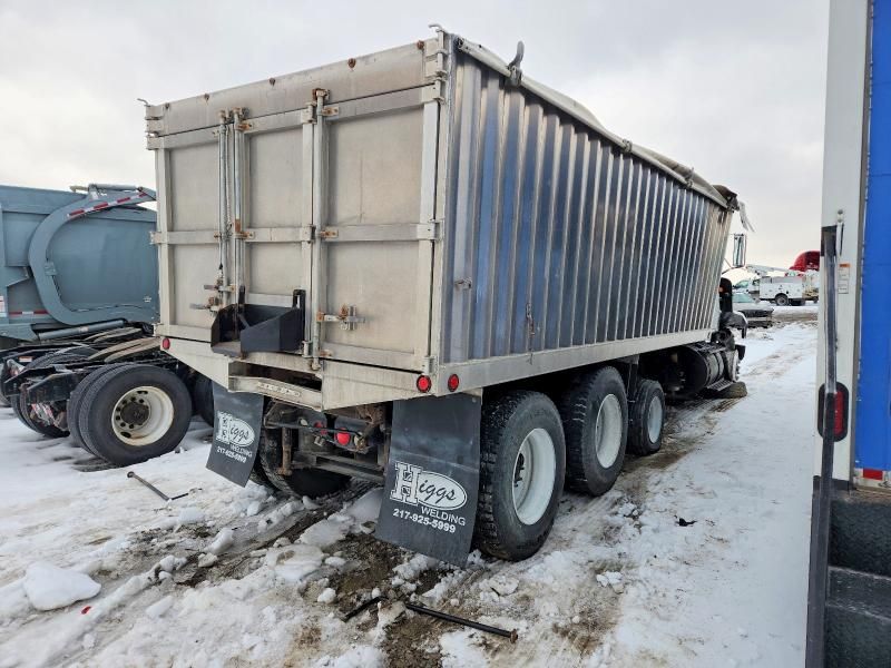 1999 International Dumptailer