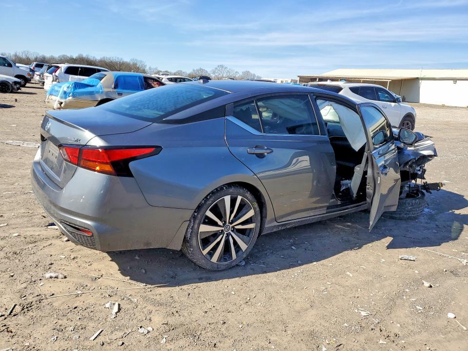 2020 Niss Altima 2.5 sr