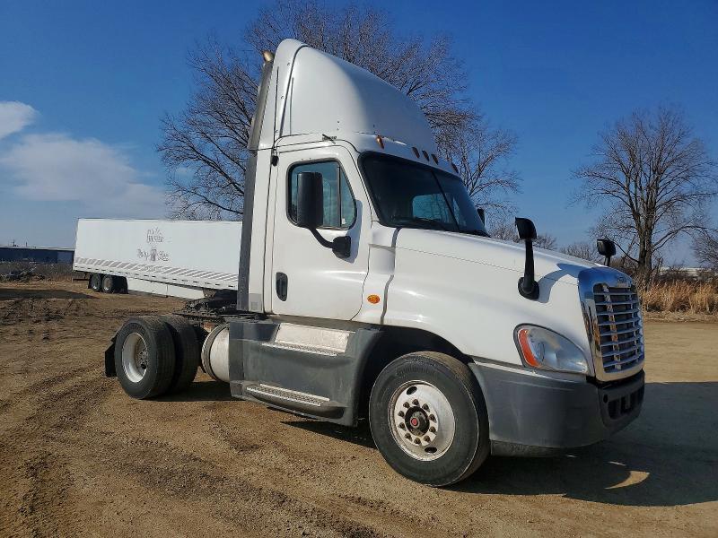 2016 Freightliner Cascadia 125 Semi Truck
