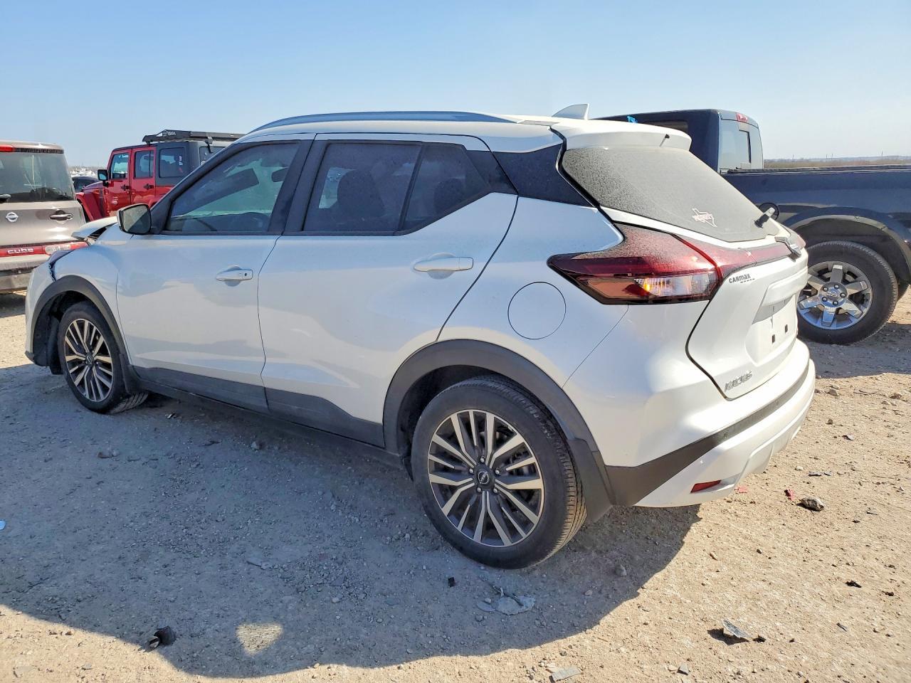 2022 Nissan Kicks sv
