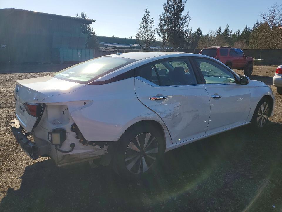 2022 Niss Altima 2.5 sv