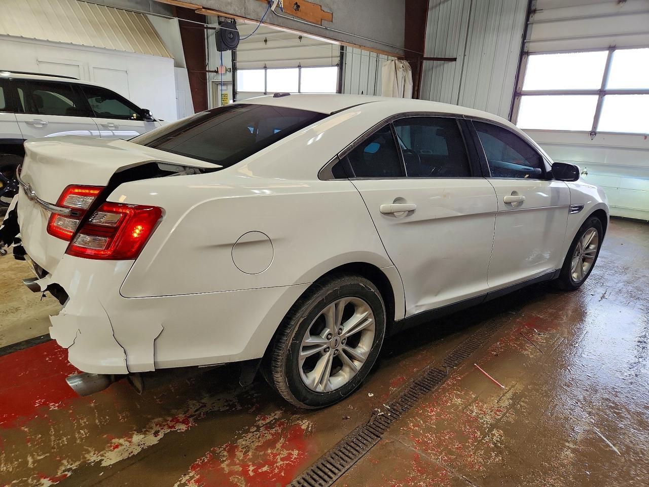 2015 Ford Taurus se