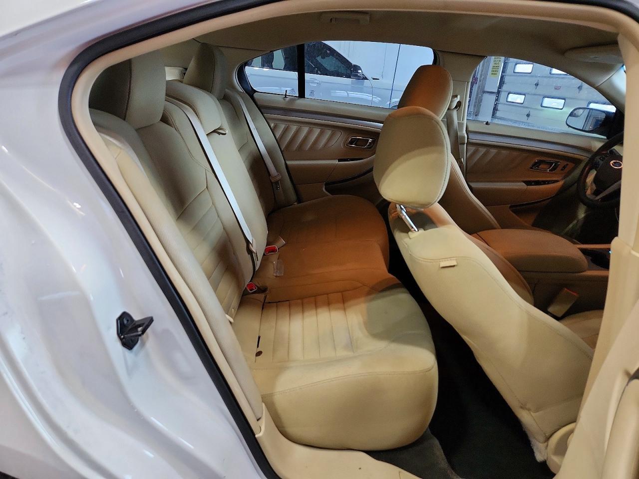 2015 Ford Taurus se