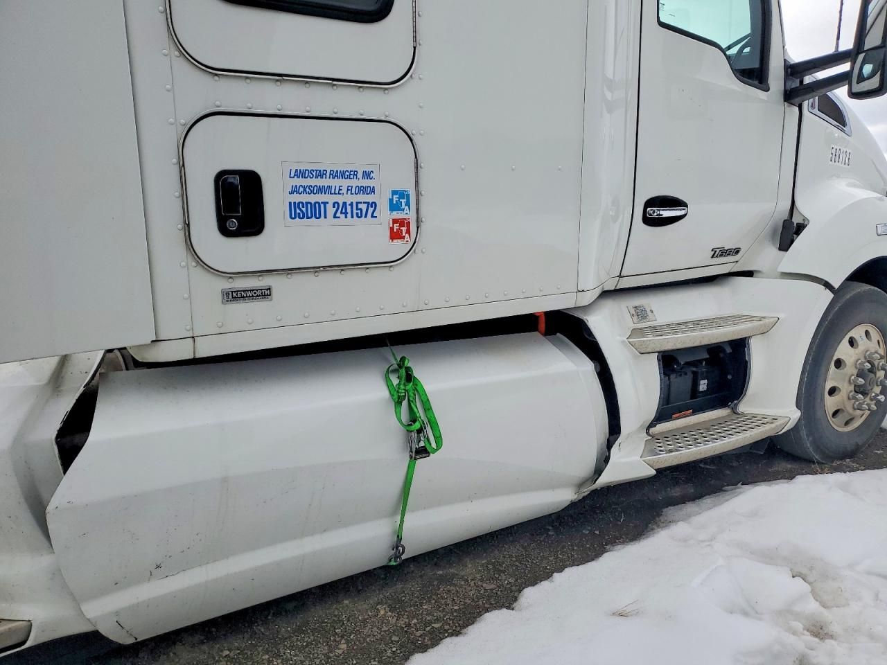 2016 Kenworth T680 Semi Truck