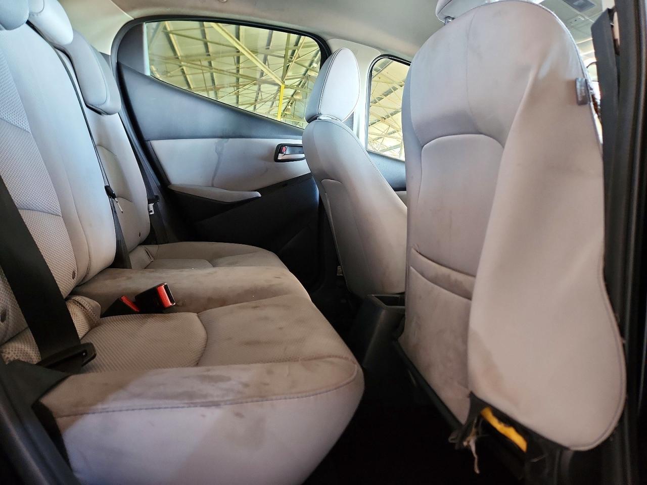 2020 Toyota Yaris Hatchback le