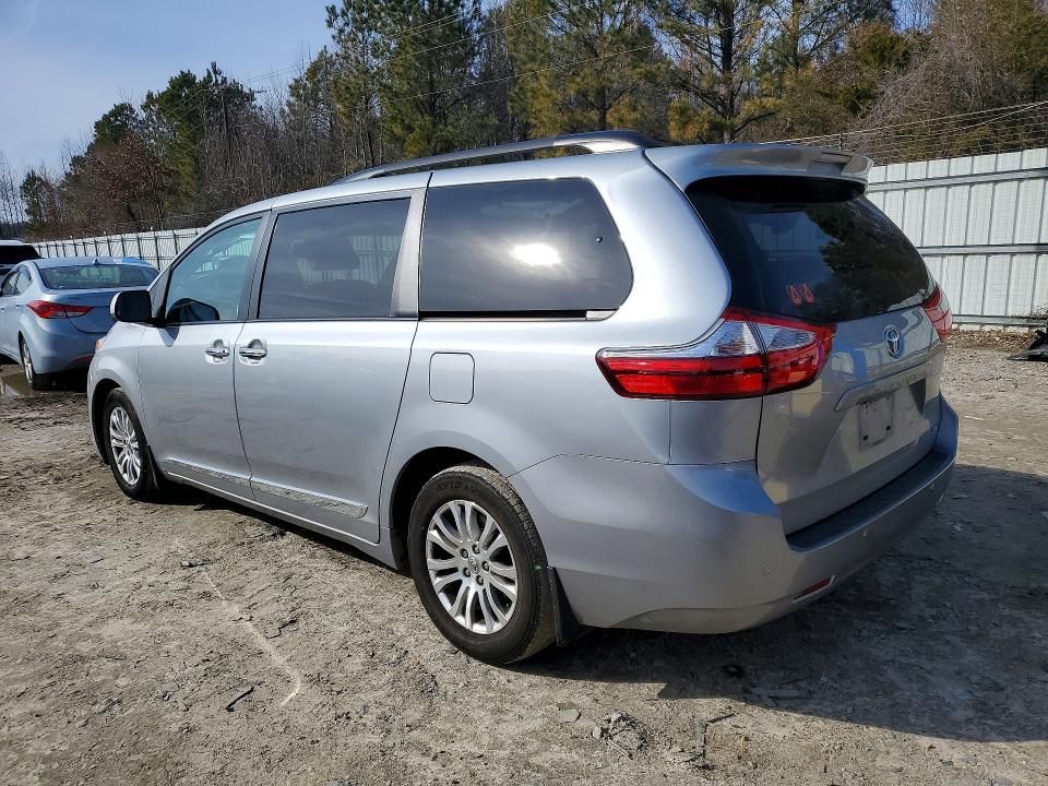 2017 Toyota Sienna xle Premium 8-passenger