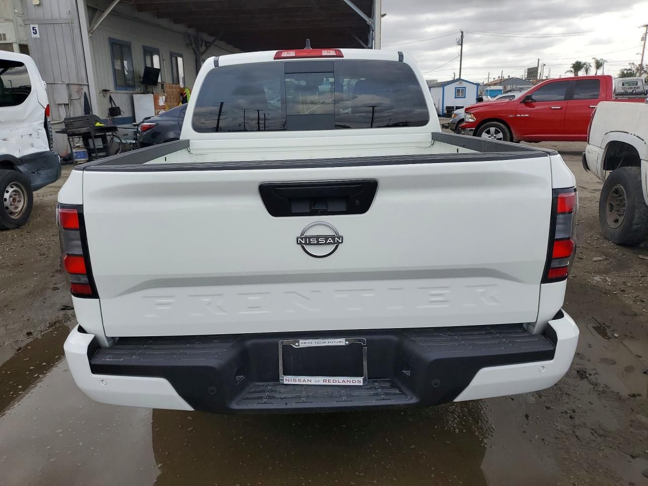 2025 Nissan Frontier s