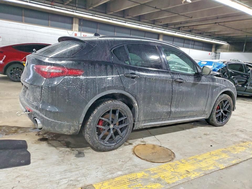 2018 Alfa Romeo Stelvio ti Sport