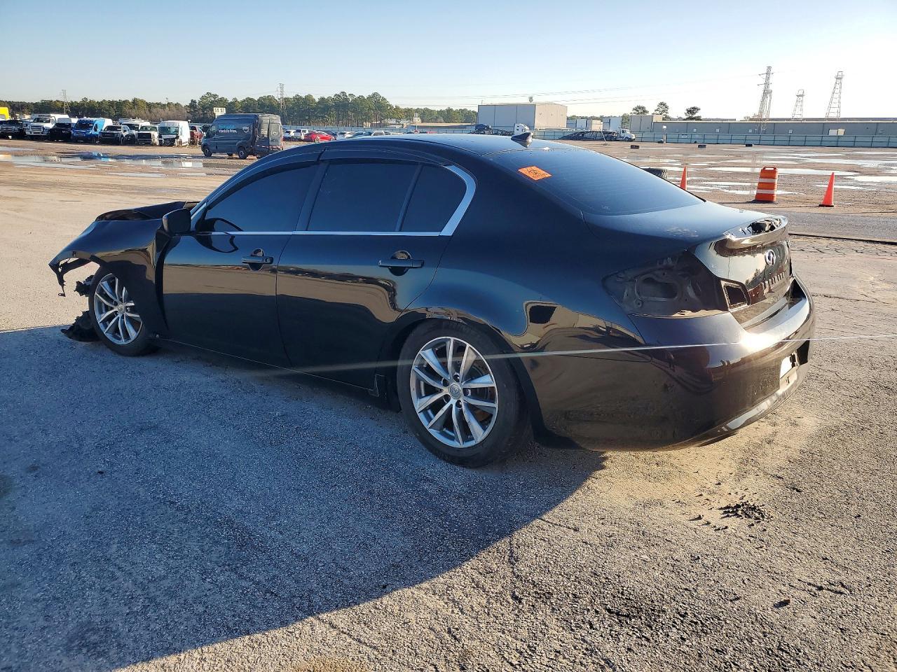 2015 Infinity Q40