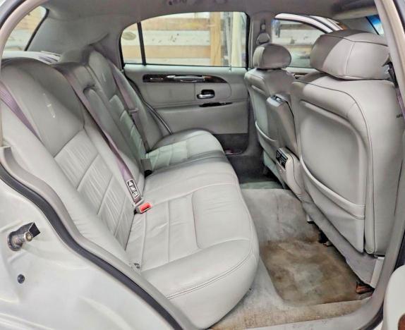 2001 Lincoln Town car Executive