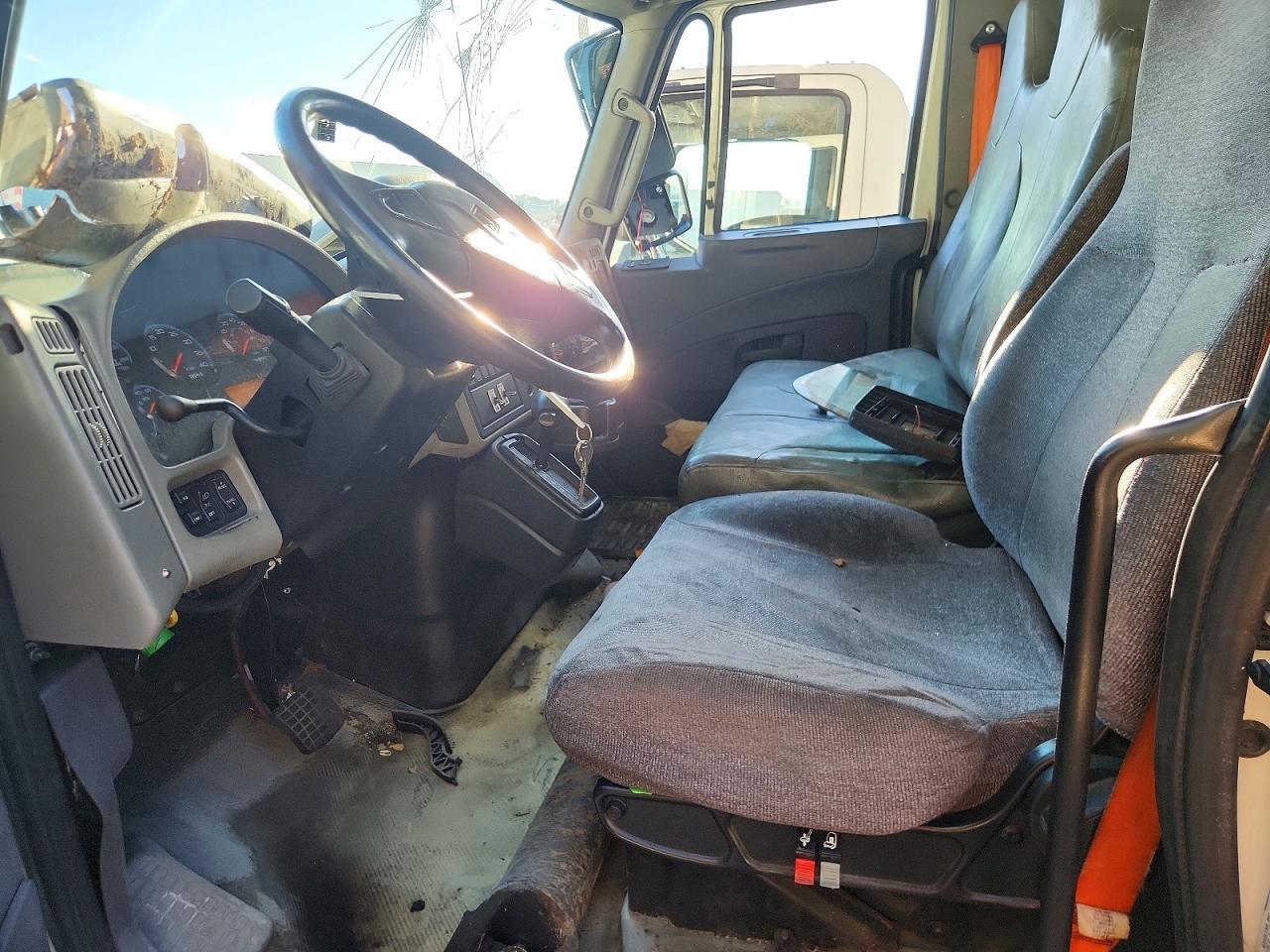 2017 International 4300 BOX Truck