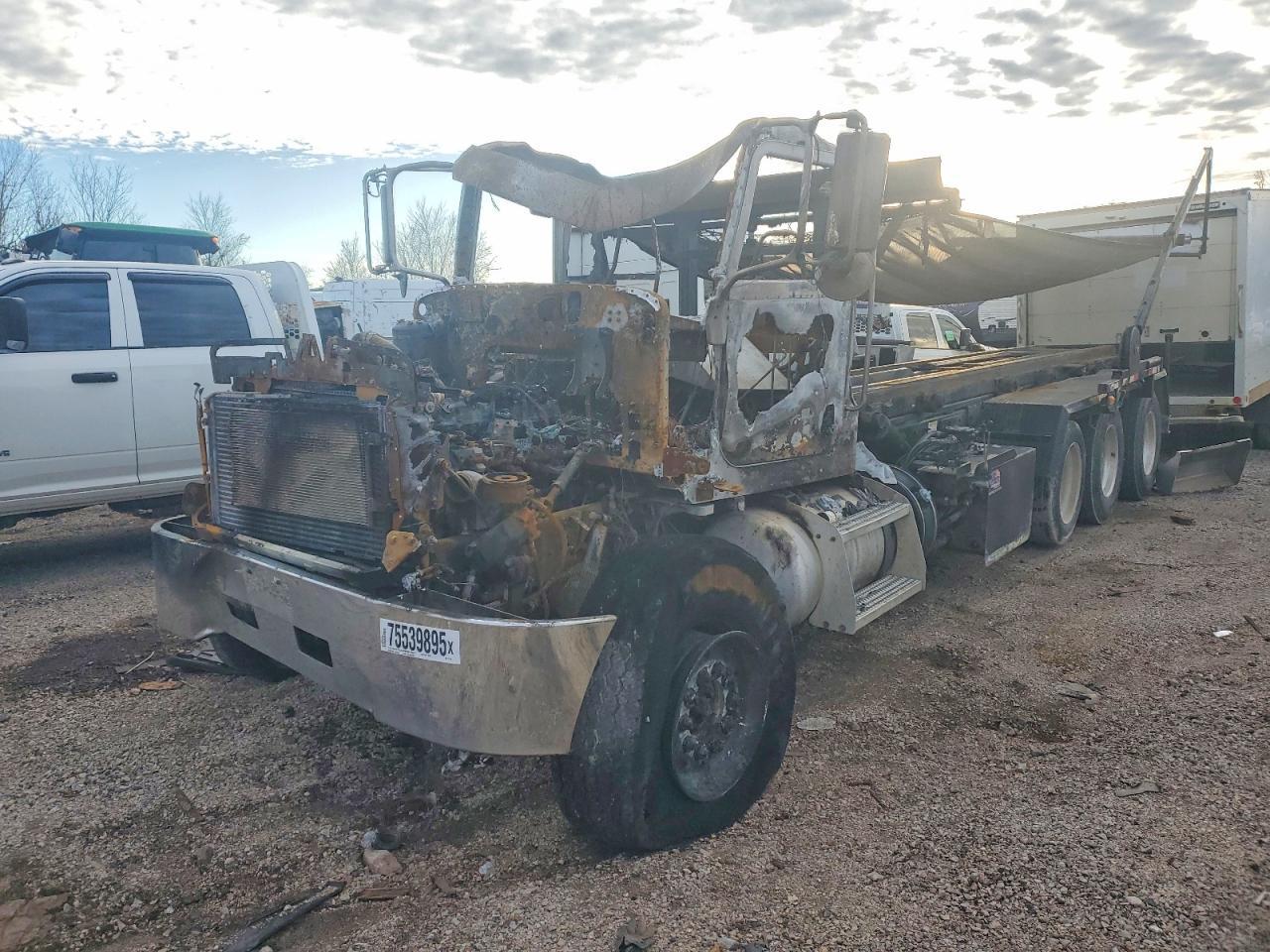2012 Peterbilt 348 ROLL-OFF Container Truck