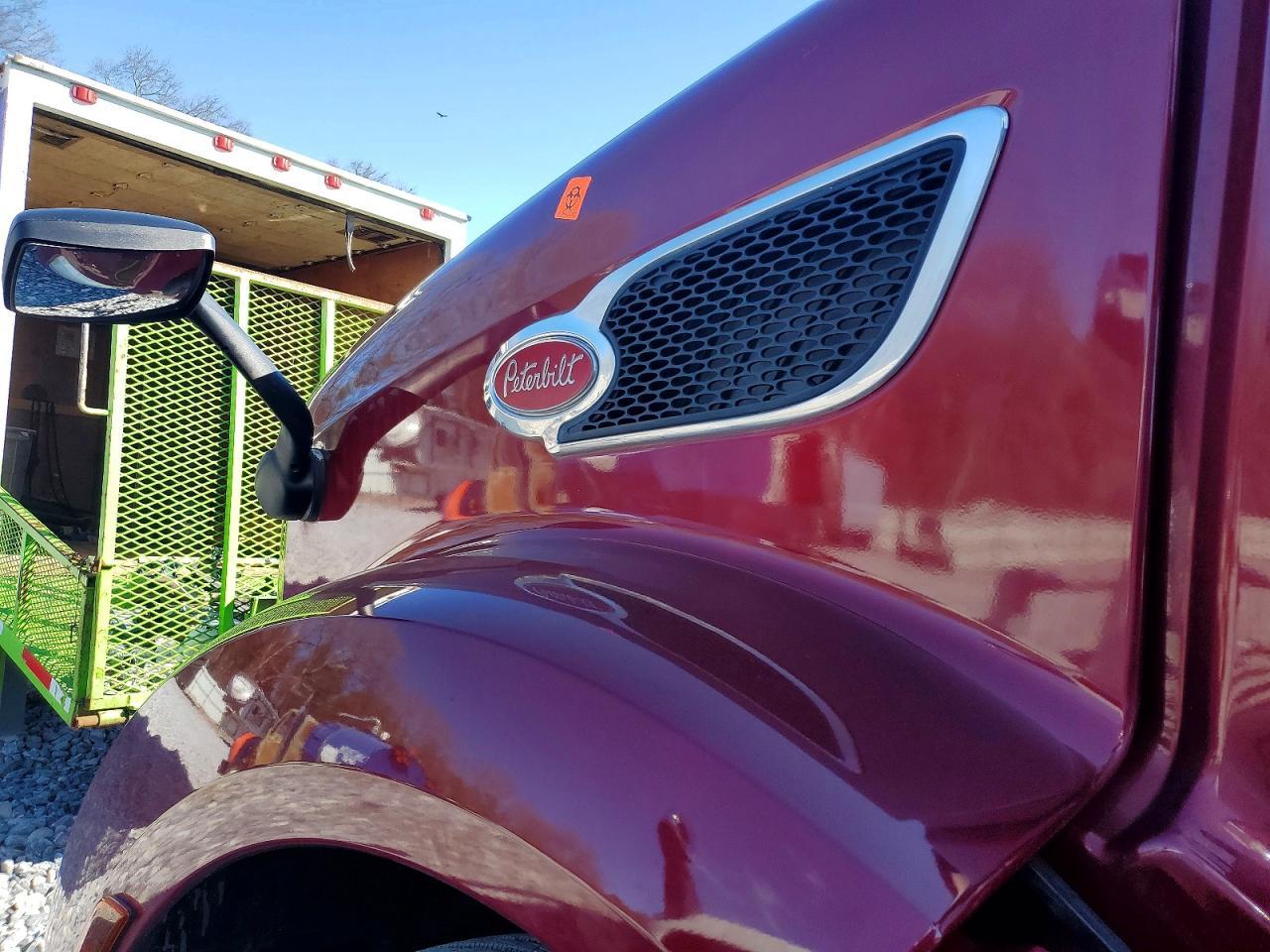 2019 Peterbilt 579 Semi Truck