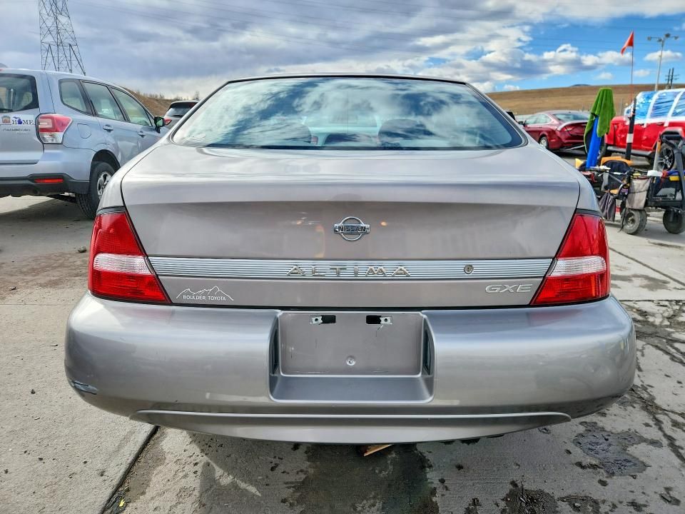 2000 Nissan Altima xe