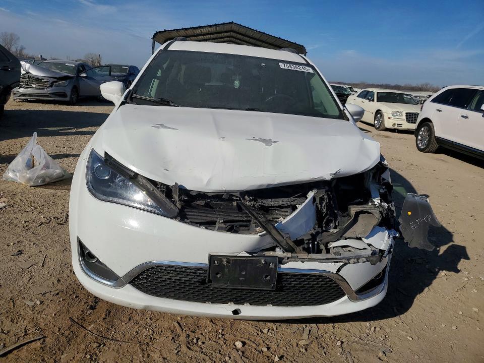 2017 Chrysler Pacifica Touring l