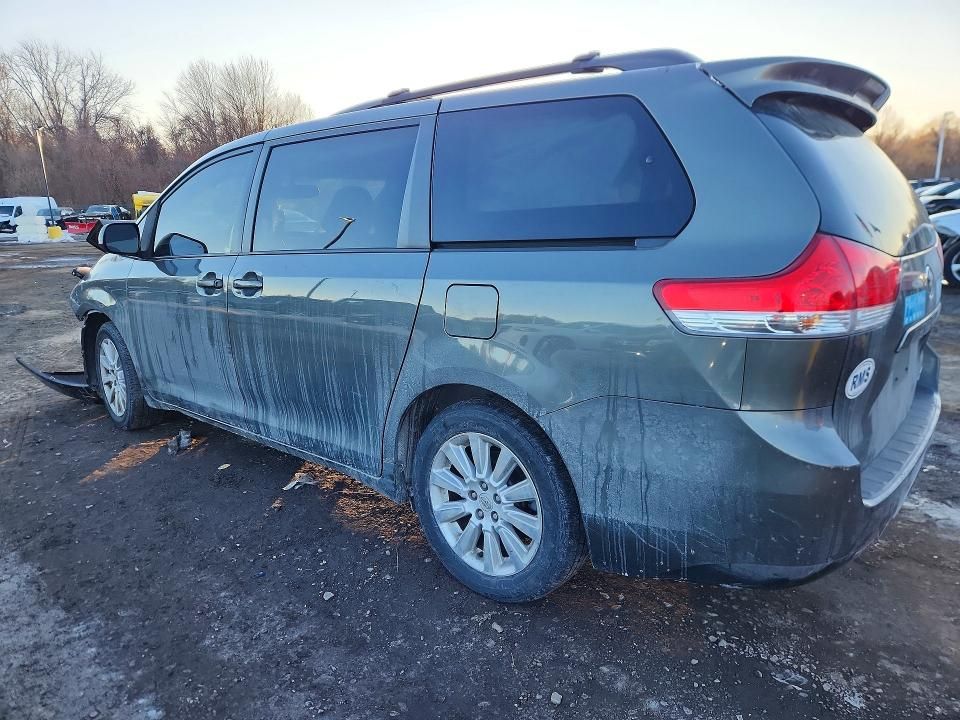 2012 Toyota Sienna le
