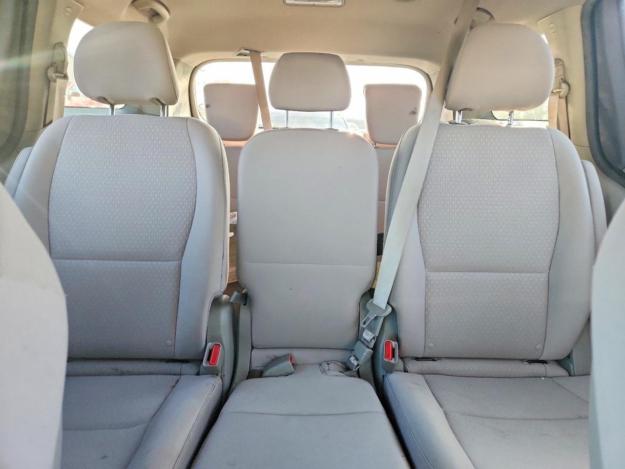 2018 KIA Sedona lx