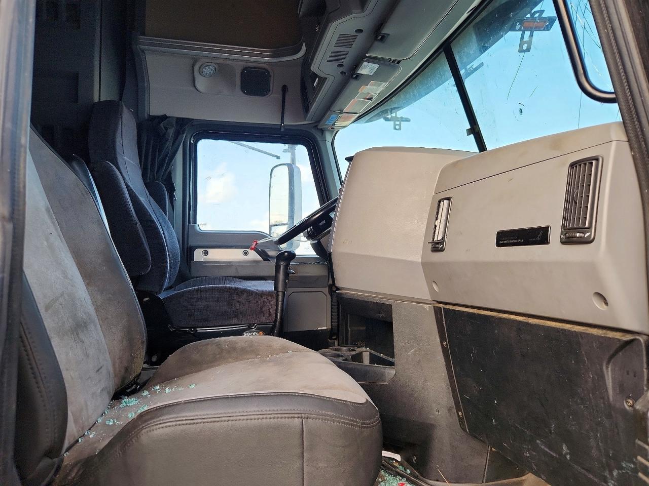 2020 Mack PI64T Semi Truck
