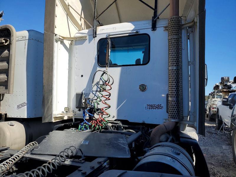2016 Kenworth T680 Semi Truck