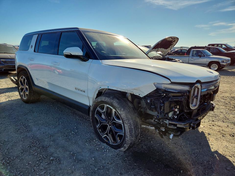 2025 Rivian R1S Adventure