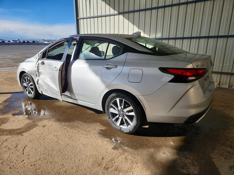 2025 Nissan Versa sv