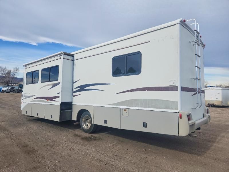 2005 Winnebago Sunova IFD33L