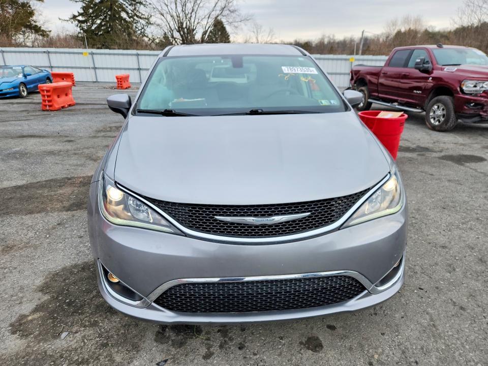 2017 Chrysler Pacifica Touring l