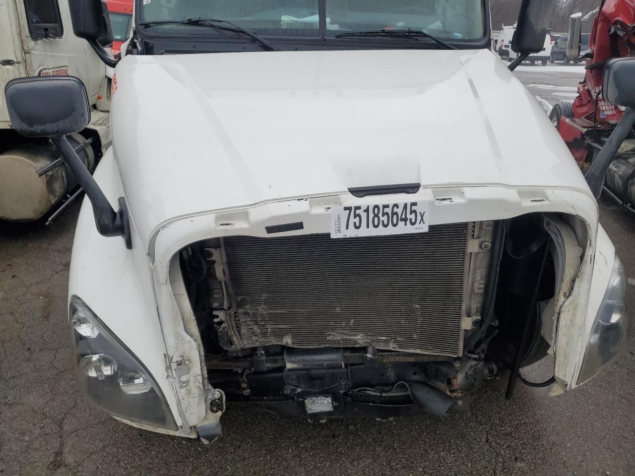 2018 Freigliner 2018 Freightliner Cascadia 125 Semi Truck