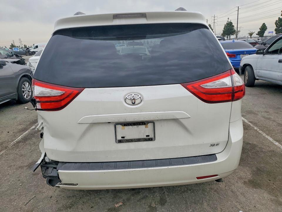 2016 Toyota Sienna xle