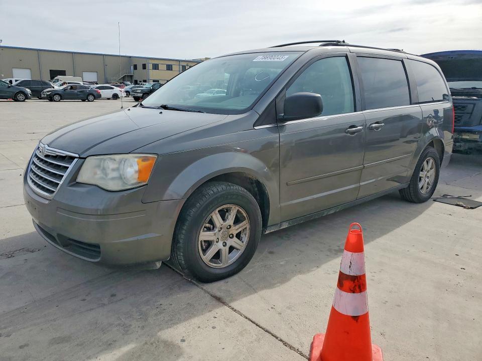 2010 Chrysler Town & Country lx